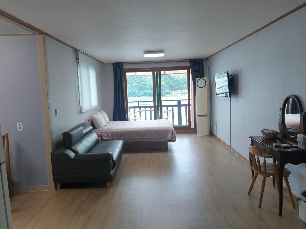 Lahoya Pension Chuncheon Exterior photo