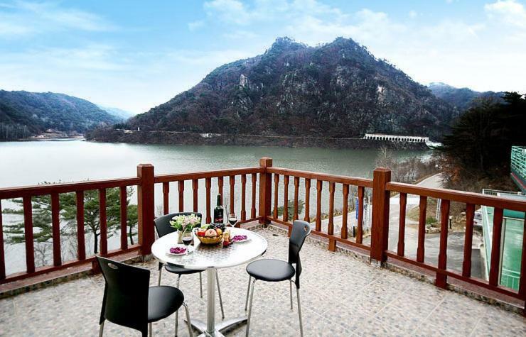Lahoya Pension Chuncheon Exterior photo
