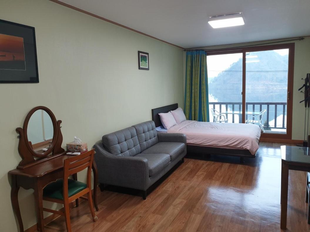 Lahoya Pension Chuncheon Exterior photo